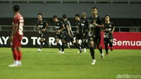Gol cepat malah didapat oleh Dewa United pada menit kedua. Gol tersebut dicetak oleh Selamet Budiono.
