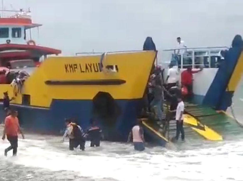 Kapal Penyeberangan KMP Layur Karam di Maluku Usai Dihantam Gelombang Tinggi