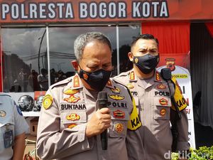 Kapolda Jabar Cek Bukti Vaksinasi Penumpang Bus di Baranangsiang