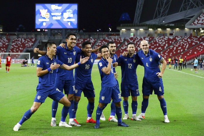 Supachok Sarachat of Thailand, right, shields the ball from Nguyen Thanh Chung of Vietnam during the AFF Suzuki Cup 2020 semi-final first leg match between Vietnam and Thailand in Singapore, Thursday, Dec. 23, 2021. (AP Photo/Suhaimi Abdullah)