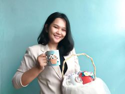 Modal Gaji Terakhir dari Bank, Wanita Ini Raup Cuan dari Tanah Liat