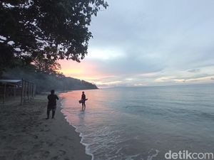Sepotong Senja di Pantai Nipah
