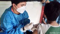 Pelajar di Kota Depok Mulai Divaksinasi