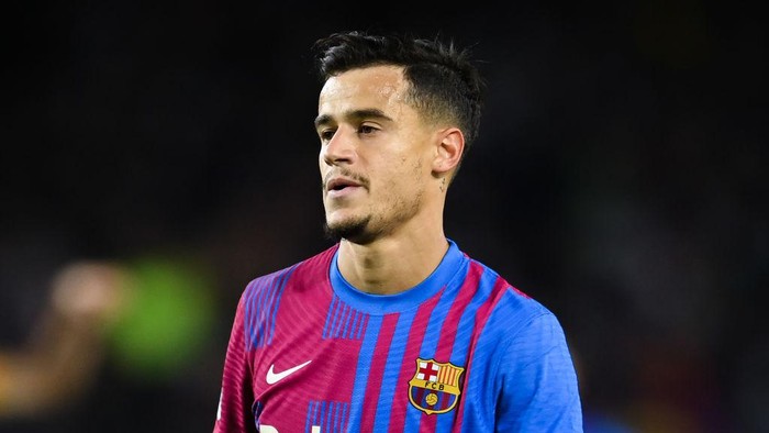BARCELONA, SPAIN - NOVEMBER 20: Philippe Coutinho of FC Barcelona looks on during the La Liga Santander match between FC Barcelona and RCD Espanyol at Camp Nou on November 20, 2021 in Barcelona, Spain. (Photo by David Ramos/Getty Images)