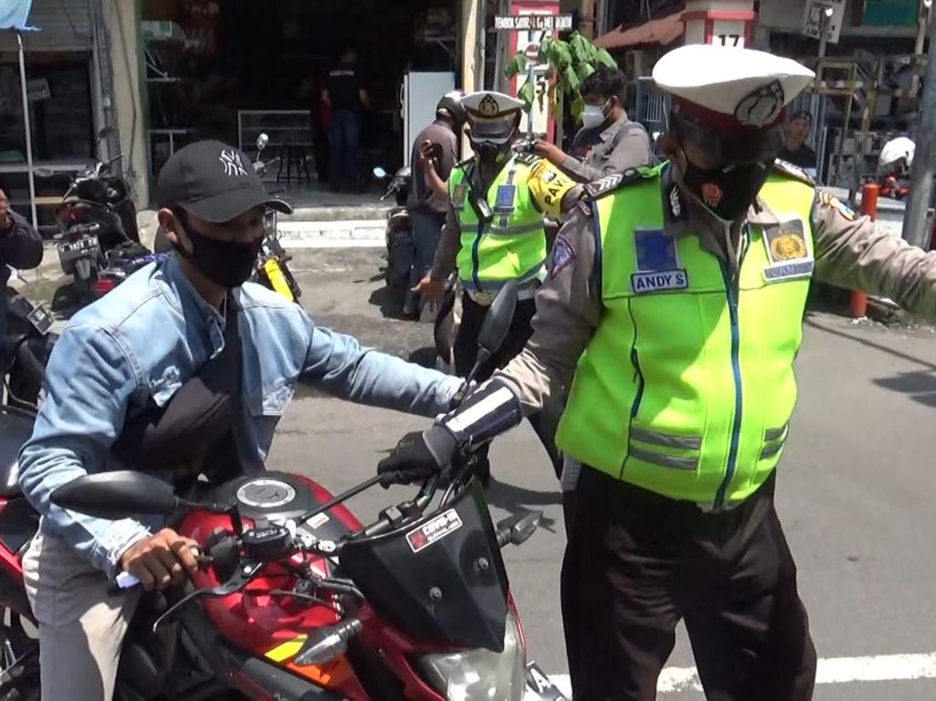 Polisi Surabaya Gencar Razia Knalpot Brong di Jalanan Jelang Tahun Baru