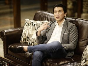 Menikah dengan Syahrini Bikin Reino Barack Lebih Dekat dengan Tuhan Menikah dengan Syahrini Bikin Reino Barack Lebih Dekat dengan Tuhan