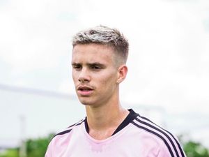 Aksi Romeo Beckham Cetak Gol Tendangan Bebas Mirip sang Ayah Aksi Romeo Beckham Cetak Gol Tendangan Bebas Mirip sang Ayah