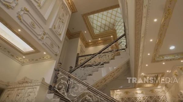 12 Foto Rumah Bak Istana Crazy Rich Surabaya, Lapis Emas dan Dihias Swarovski