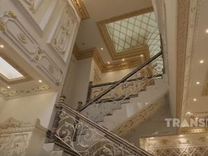 12 Foto Rumah Bak Istana Crazy Rich Surabaya, Lapis Emas dan Dihias Swarovski