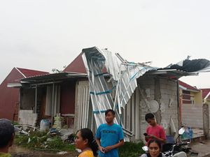 46 Rumah di Gebang Cirebon Rusak Diterjang Puting Beliung 46 Rumah di Gebang Cirebon Rusak Diterjang Puting Beliung