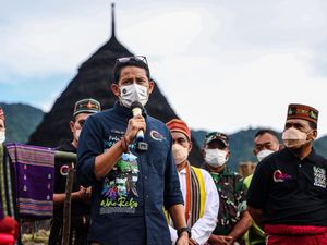 Sandiaga Beri Pujian Pada Desa NTT yang Raih Penghargaan UNWTO Sandiaga Beri Pujian Pada Desa NTT yang Raih Penghargaan UNWTO