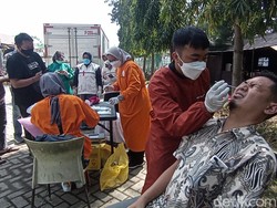 Pemeriksaan di Rest Area Tol Palikanci, Ratusan Pengendara Divaksinasi