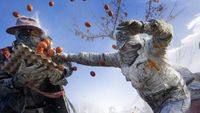 Serunya Saling Lempar Tepung dan Telur di Festival Spanyol