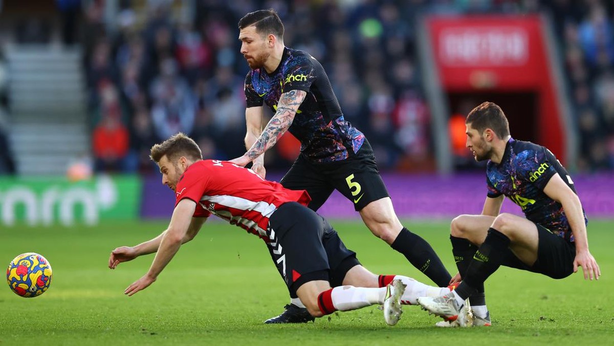 Southampton vs Tottenham seri 1-1 di babak pertama. (Foto: Getty Images/Michael Steele)