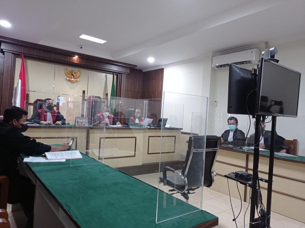 Didakwa Rusak Kantor Desa Terkait Konflik Lahan Sentul City, Ade Emon Eksepsi Didakwa Rusak Kantor Desa Terkait Konflik Lahan Sentul City, Ade Emon Eksepsi