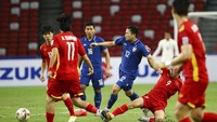 Di babak semifinal, Thailand berhasil menundukkan juara bertahan Vietnam. Sang Gajah Perang menang agregat 2-0 atas The Golden Star. AP Photo/Suhaimi Abdullah