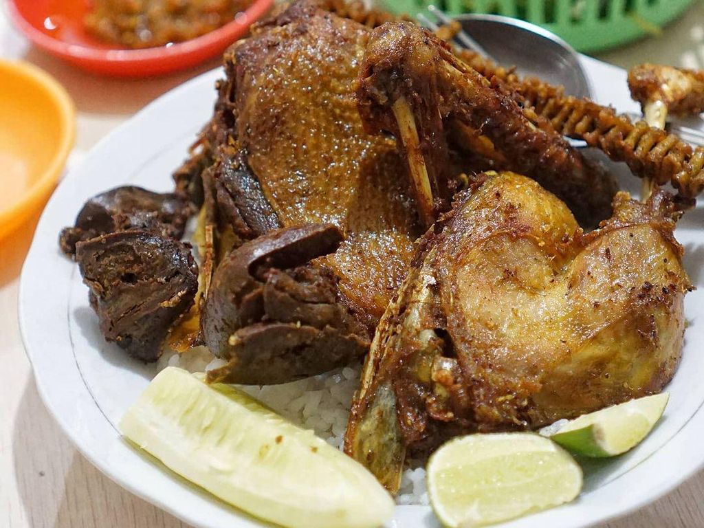 5 Rekomendasi Bebek Goreng Terenak-Legendaris di Surabaya 5 Rekomendasi Bebek Goreng Terenak-Legendaris di Surabaya