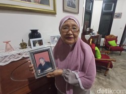Surdini, Lurah Wanita Pertama Tetebatu yang Bikin Denda Kawin Usia Dini