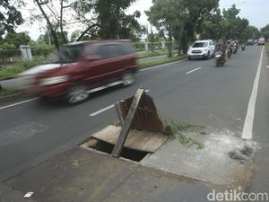 Waduh! Bekas Proyek Galian di Bekasi Hanya Ditutup Seng