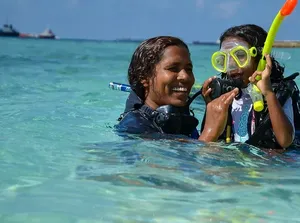 Hebat! Instruktur Selam Perempuan Ini Utamakan Layani Anak-Anak Lokal