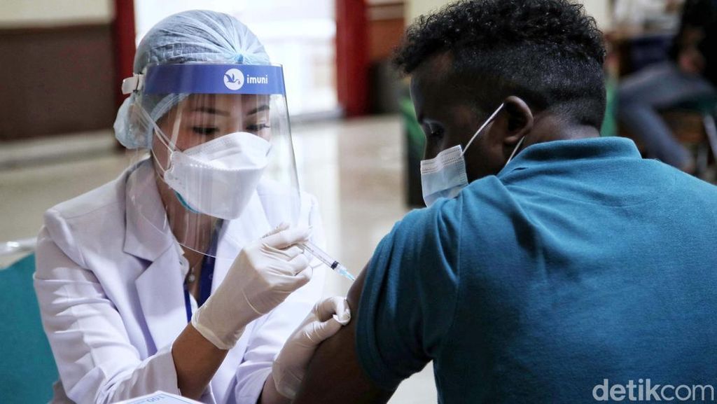 49 WNA di Jakarta Disuntik Vaksin Sinopharm