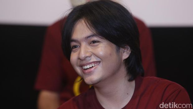Angga Yunanda di Press Confrence dan Press Screening Film Cinta Pertama Kedua dan Ketiga, XXI Epicentrum Jakarta (28/12).