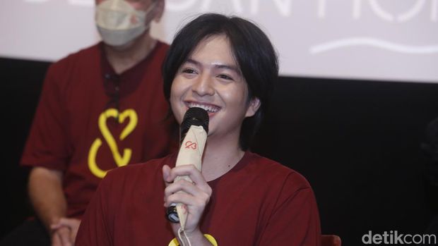 Angga Yunanda di Press Confrence dan Press Screening Film Cinta Pertama Kedua dan Ketiga, XXI Epicentrum Jakarta (28/12).