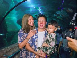 Baim Wong Belajar Urus Anak dari Ronny Pattinasarany