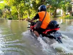 Sungai Bengawan Njero Lamongan Meluap, Banjir di Jalan hingga Satu Meter