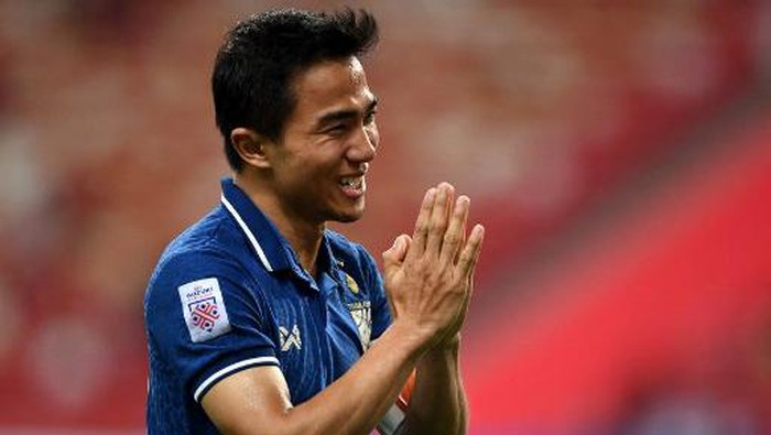 Thailands Chanathip Songkrasin celebrates scoring during the first leg of the AFF Suzuki Cup 2020 football final match between Indonesia and Thailand at the National Stadium in Singapore on December 29, 2021. (Photo by Roslan RAHMAN / AFP)