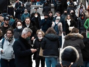 Rekor Kasus Corona Prancis 501.000 Sehari, Omicron Bertahan 21 Jam di Kulit