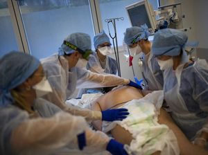 Omicron Bikin Angka Rawat Inap Pasien di Prancis Melonjak Tajam