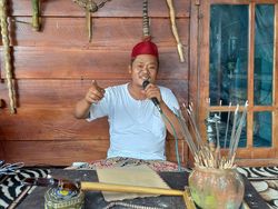 Persatuan Dukun Anggap Gus Samsudin dan Pesulap Merah Sama-sama Salah