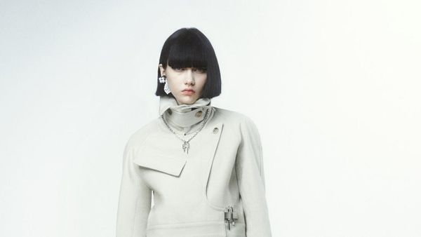 10 Busana Edgy Koleksi Terbaru Givenchy Pre-Fall 2022