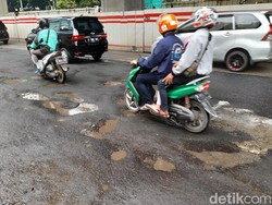 detikcom Do Your Magic: Jl Rasuna Said Jaksel Kini Bolong-bolong, Awas!