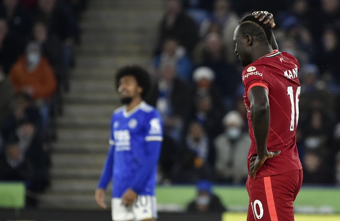 Leicester City vs Liverpool Liverpool's Sadio Mane reacts after missing a chance to score during the English Premier League soccer match between Leicester City and Liverpool at the King Power Stadium in Leicester, England, Tuesday, Dec. 28, 2021. (AP Photo/Rui Vieira)