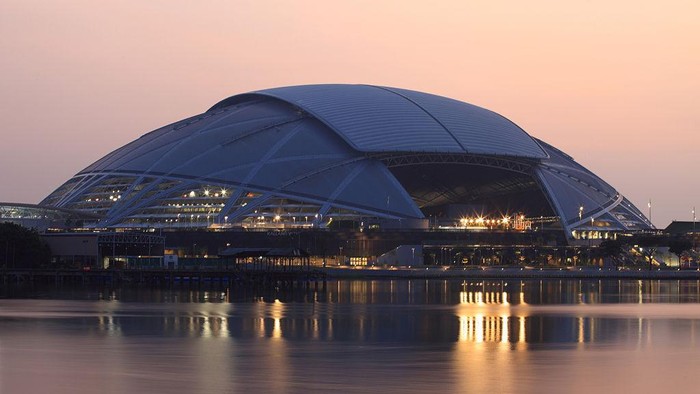 Megahnya National Stadium Singapore, Venue Final Piala AFF 2020 Malam ini timnas Indonesia akan bertanding melawan Thailand di leg pertama final Piala AFF 2020. Pertandingan itu akan digelar di National Stadium, Singapura.
