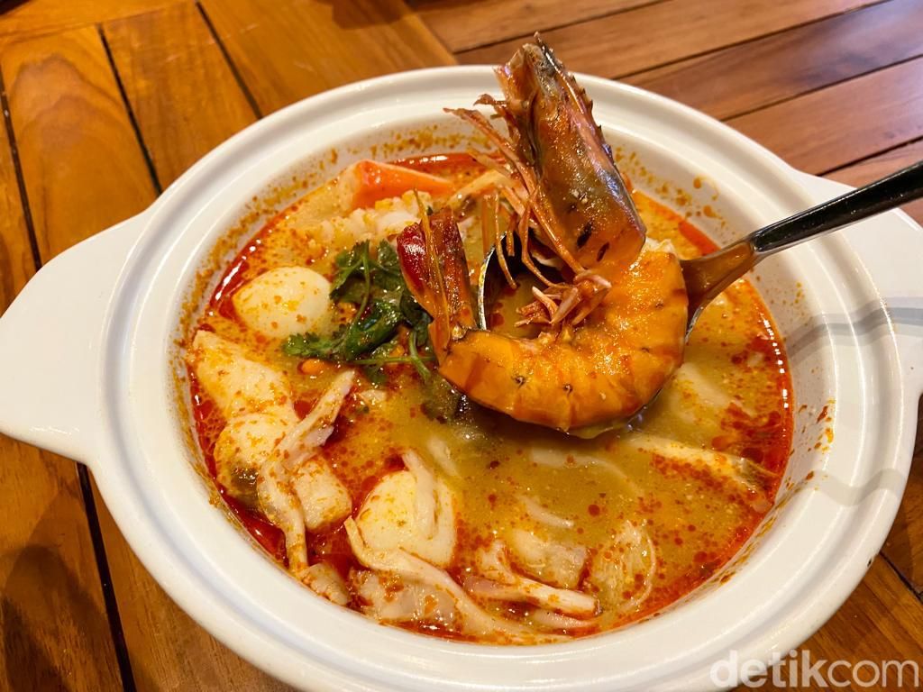 Michael's Garden: Sate Maranggi dan Tom Yum Enak di Resto Taman Cantik