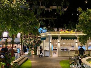 Hits Banget! Resto Taman Indoor Cantik yang Sajikan Sate Maranggi hingga Nasi Bali Hits Banget! Resto Taman Indoor Cantik yang Sajikan Sate Maranggi hingga Nasi Bali