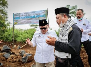 Ketua DPD Lakukan Peletakan Batu Pertama GSG Ponpes Daarul Huffazh 5