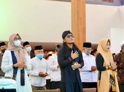 Gus Miftah dan Cerita Tukang Cukur di Refleksi Akhir Tahun Banyuwangi