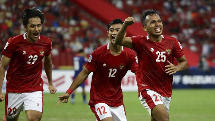Irfan Samaling Kumi of Indonesia, right, celebrates after scoring the third goal during the AFF Suzuki Cup 2020 semi-final second leg match between Indonesia and Singapore in Singapore, Saturday, Dec. 25, 2021. (AP Photo/Suhaimi Abdullah)