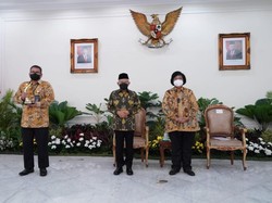 PLN Borong 8 Proper Emas & 20 Proper Hijau dari KLHK