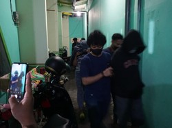 Ratusan Botol Miras-4 Pasangan Mesum di Mojokerto Dirazia Jelang Tahun Baru