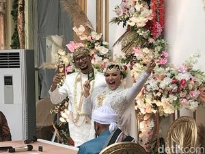 Sah! Roro Fitria Resmi Menikah dengan Andri Irawan Sah! Roro Fitria Resmi Menikah dengan Andri Irawan