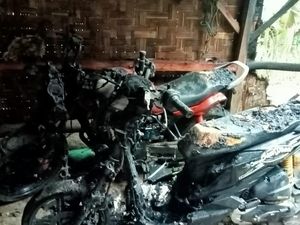 Rumah dan Dua Motor Warga Pandeglang Hangus Terbakar