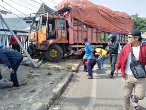 Truk Tabrak Pemotor di Karawang, 1 Orang Tewas