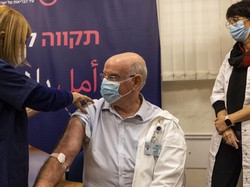 Pertama di Dunia, Dokter Jantung jadi Penerima Vaksin Corona Dosis ke-4