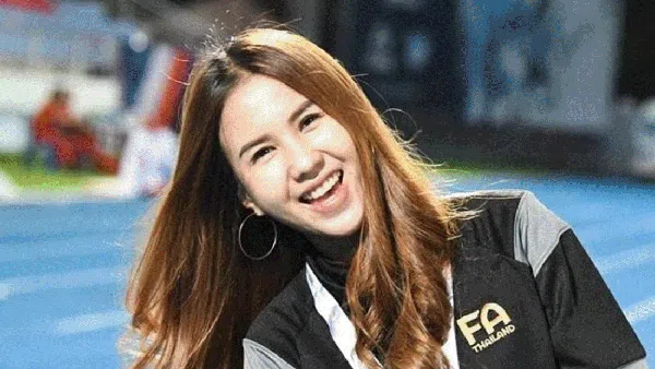 10 Potret Cantik WAGs Indonesia vs Thailand: Polwan-Aktris