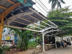 detikcom Do Your Magic: Atap Jalur Pedestrian di Pasar Senen Rusak